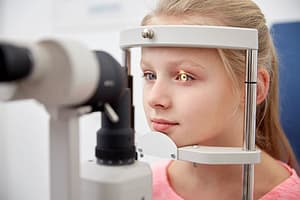 djevojcica na pregledu kod ocnog ljekara